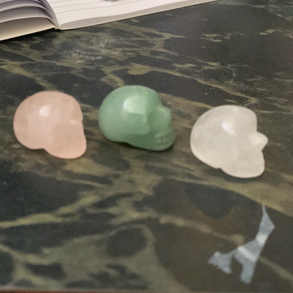 Mini Crystal Skulls - Picture 2 of 3